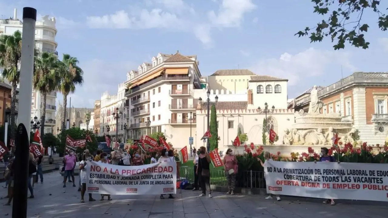 Concentraci&oacute;n de CCOO en la Puerta Jerez. - EP