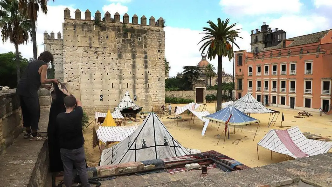 Preparando el set de rodaje en El Alc&aacute;zar - jerez.es