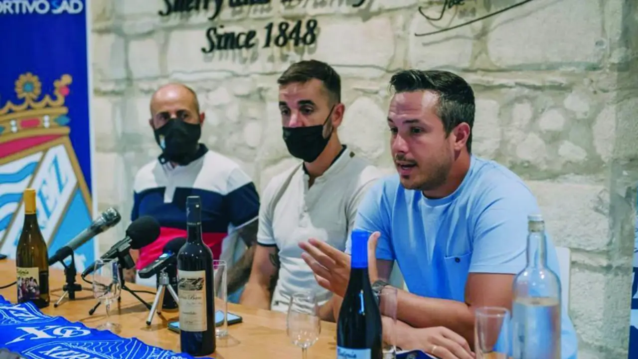 Juan D&iacute;az y Gil Zarzana en la presentaci&oacute;n de Carlos Calvo. - 