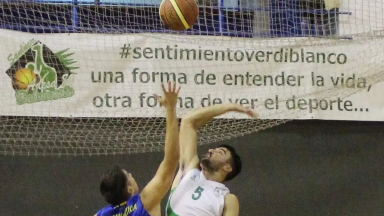 El pivot Tom&aacute;s en un partido de la pasada temporada - Ra&uacute;l J. Bustillos