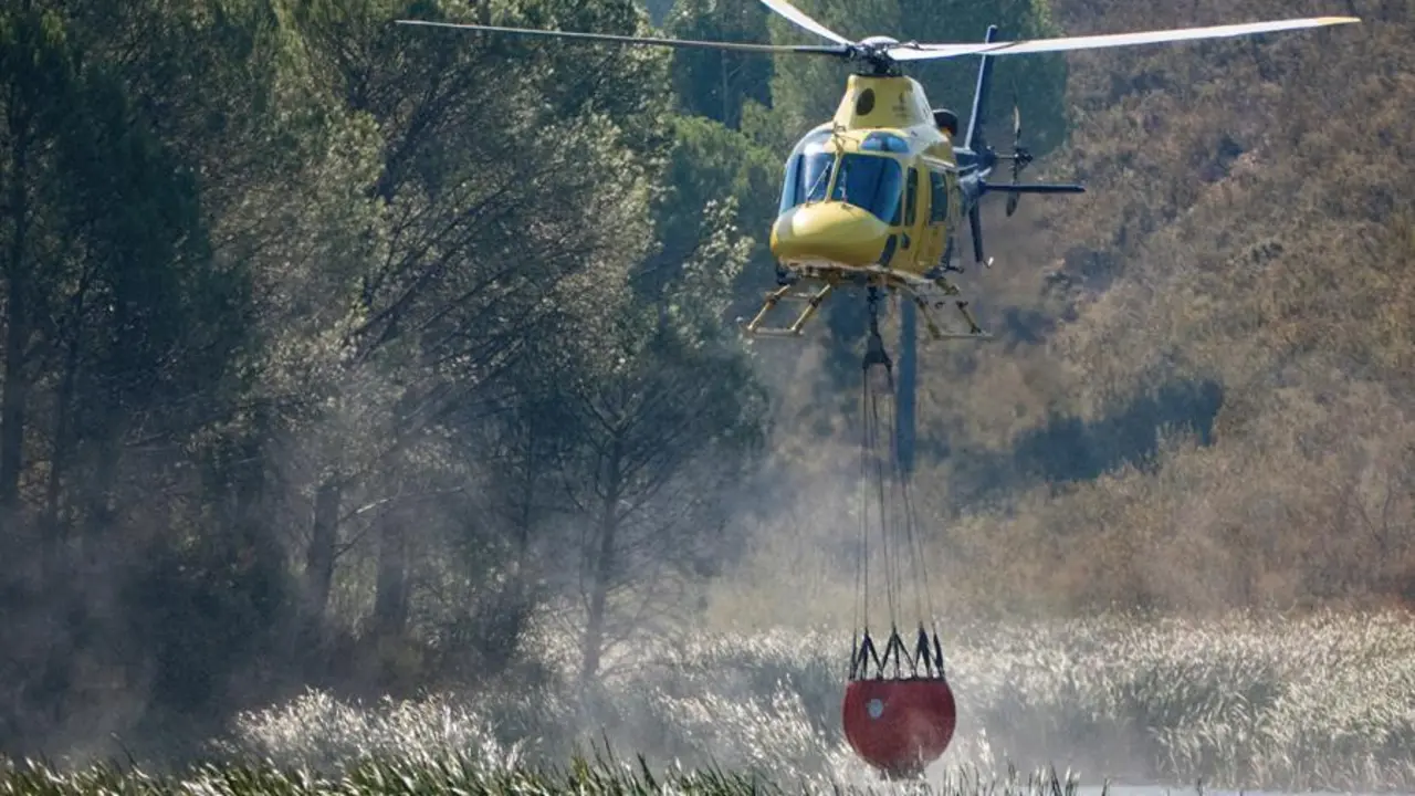 Incendio en Almonaster. - EFE