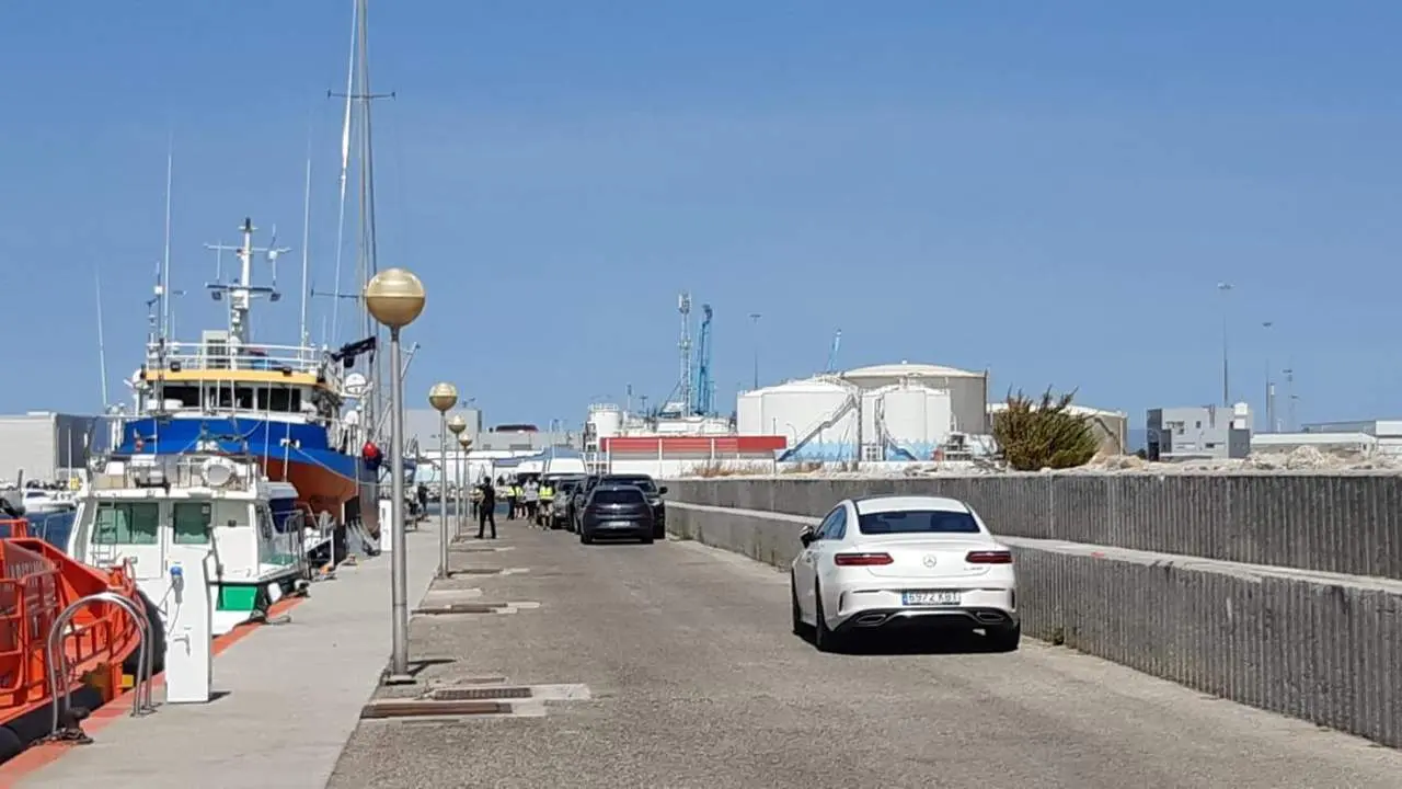 Actuaci&oacute;n de la Polic&iacute;a Nacional en la D&aacute;rsena del Saladillo, en Algeciras. - F.B.
