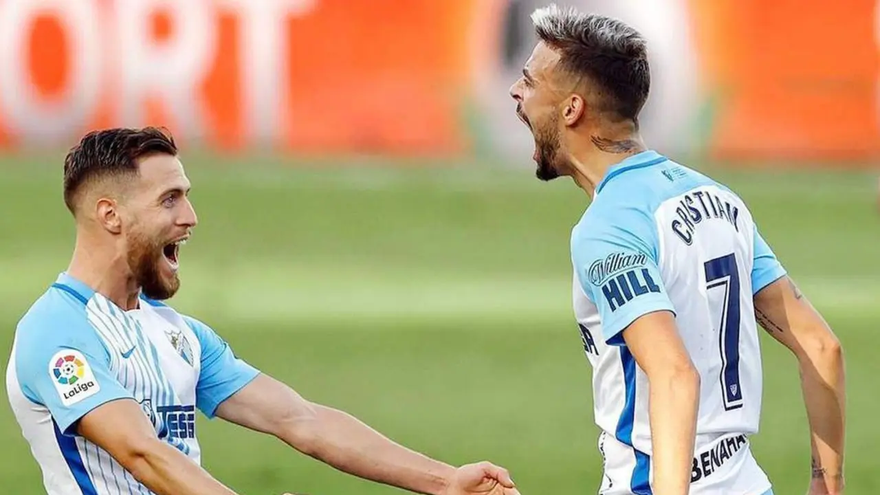 Cristian Rodr&iacute;guez -n&ordm;7- celebra el gol que logr&oacute; ante el Alcorc&oacute;n en La Rosaleda - A. I.