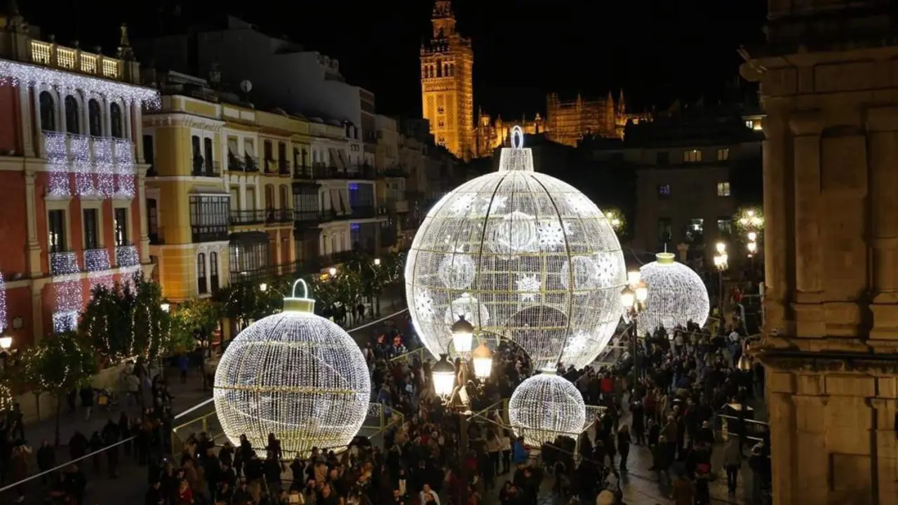 Luces de navidad del pasado a&ntilde;o en la Plaza de San Francisco. - EP