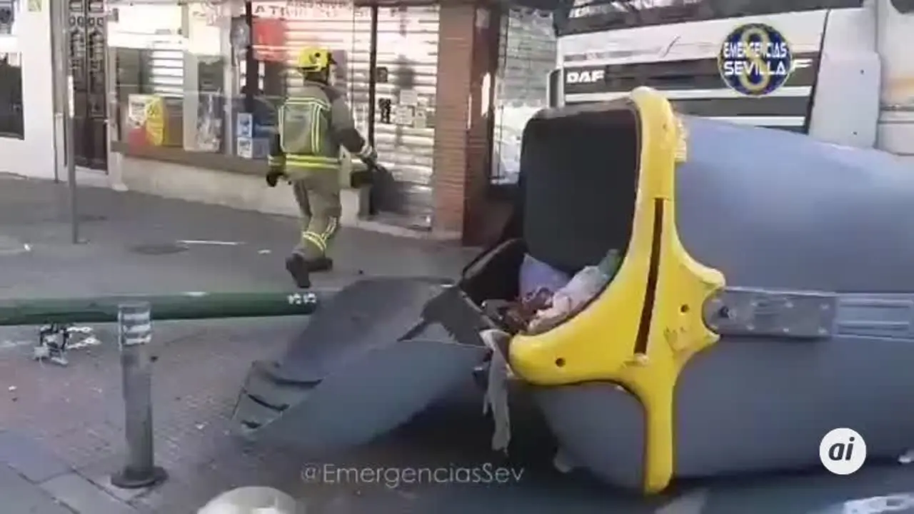 Un peat&oacute;n herido grave al caerle una farola encima tras un accidente