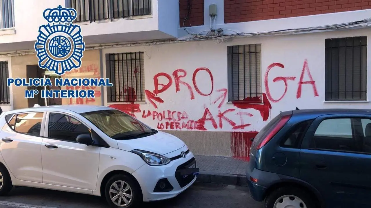 Imagen de la fachada del supuesto punto de venta de drogas. - 