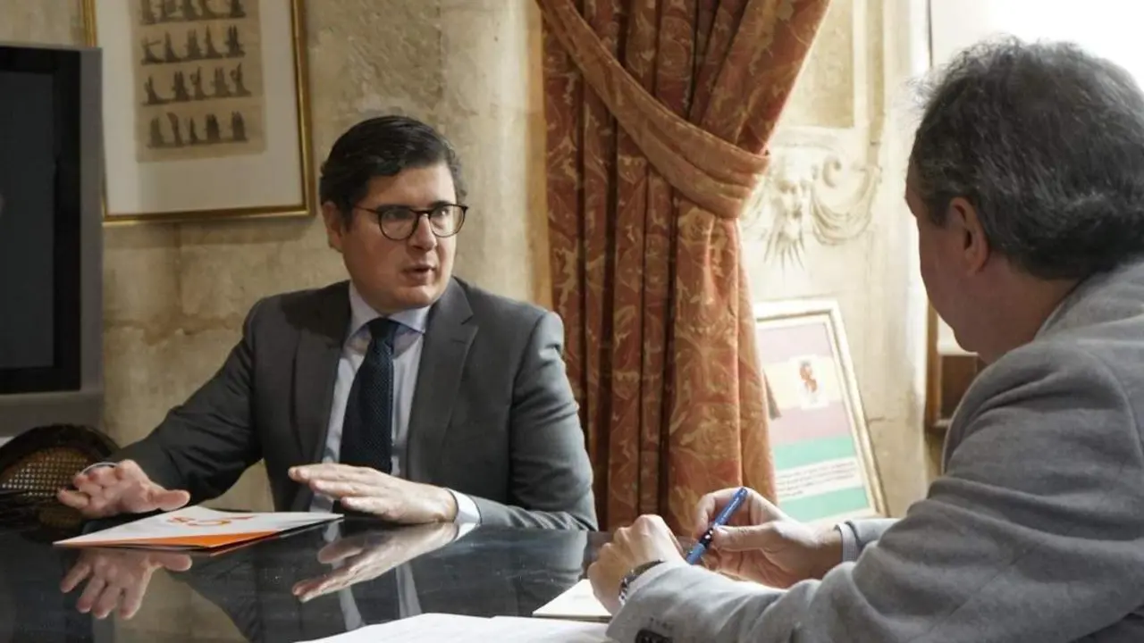 Espadas con el portavoz de Cs, &Aacute;lvaro Pimentel. - Cs
