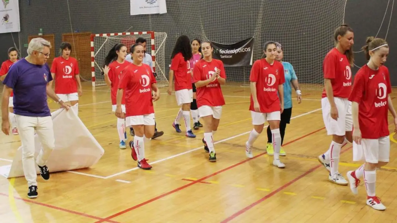 El Belc&oacute;n Luci Feri Fanum camina hacia el inicio de la Primera Andaluza Femenina de F&uacute;tbol Sala - Ra&uacute;l J. Bustillos