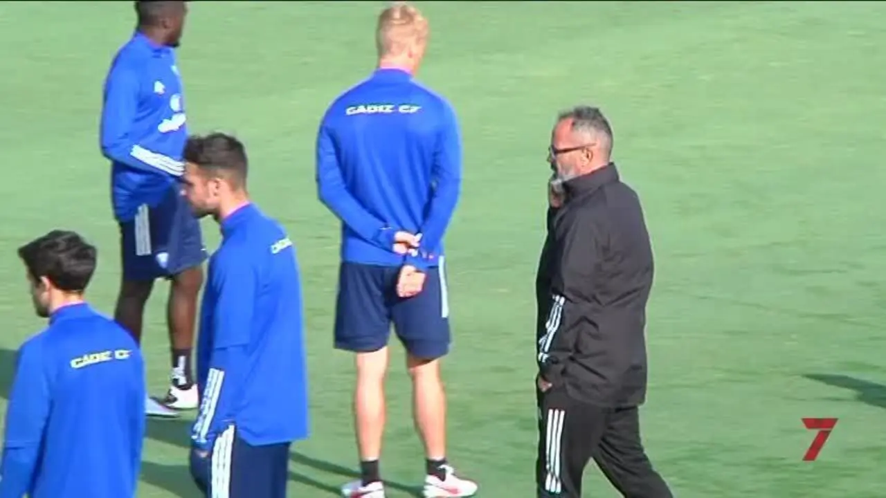 Iza Carcel&eacute;n no entrena con el grupo y es duda para el partido del s&aacute;bado