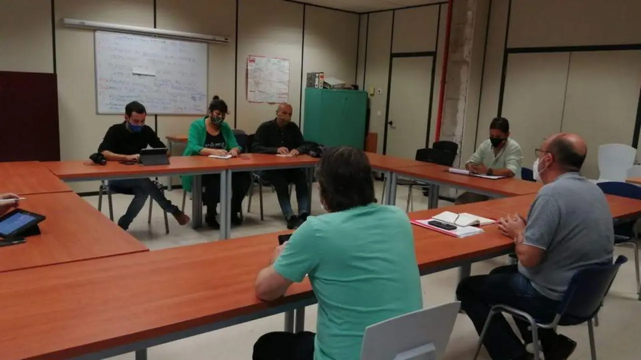 Reuni&oacute;n de Adelante con la plantilla de Tussam. - ADELANTE