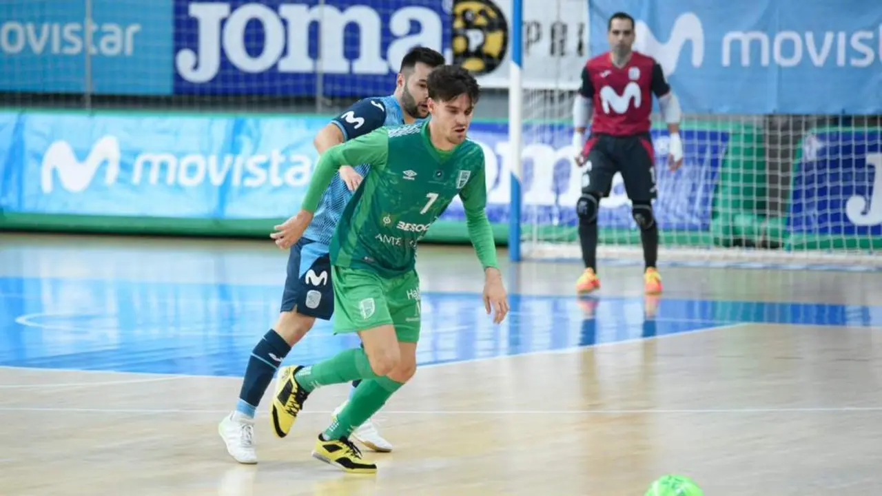 El UMA Antequera asalta la cancha del campe&oacute;n de liga