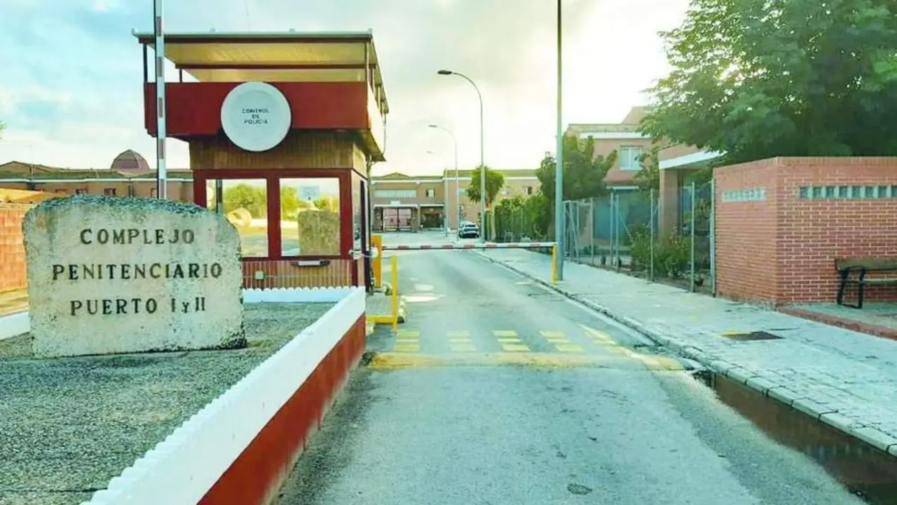 Entrada a los centros penitenciarios de Puerto I y Puerto II en El Puerto de Santa Mar&iacute;a. - Cedida