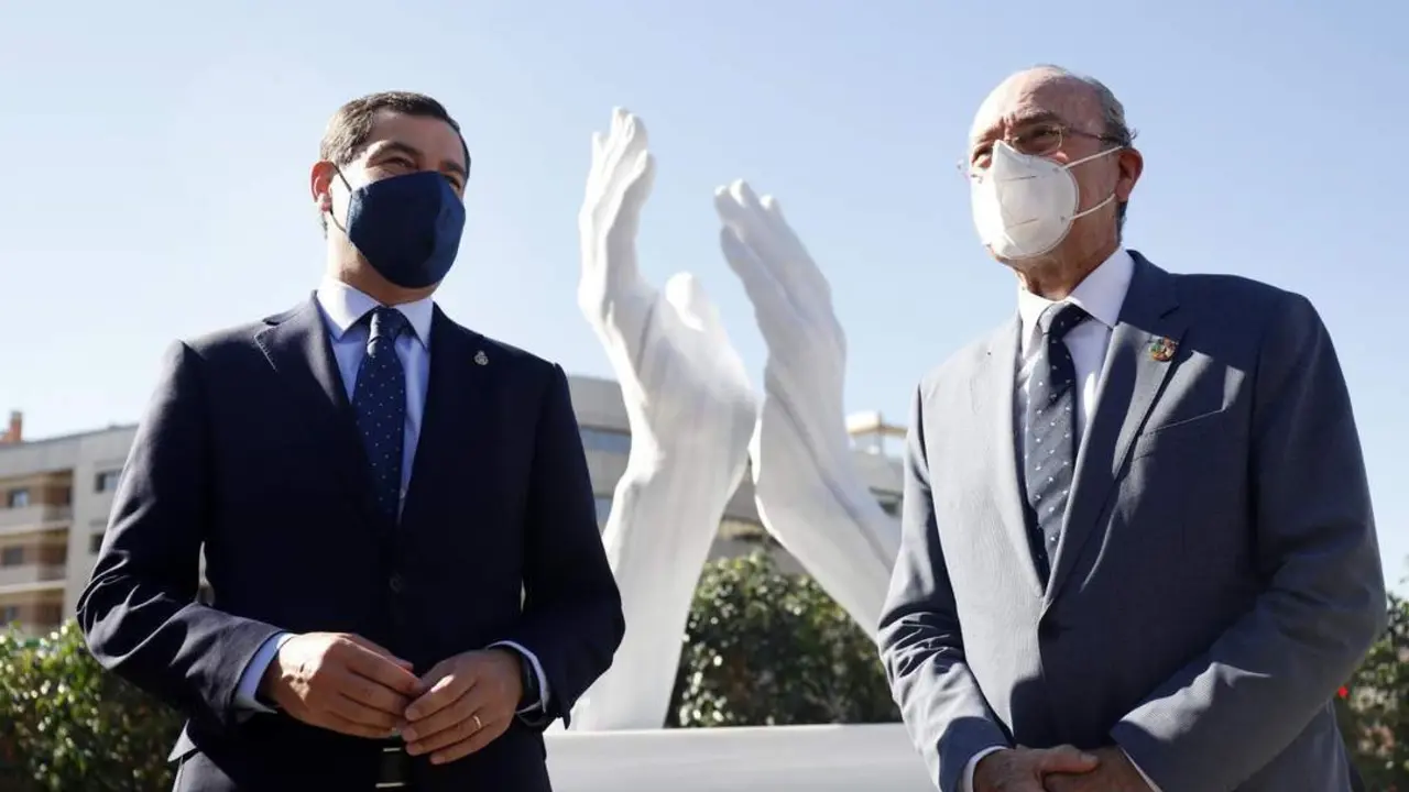Moreno y de la Torre inauguran la escultura. - Europa Press