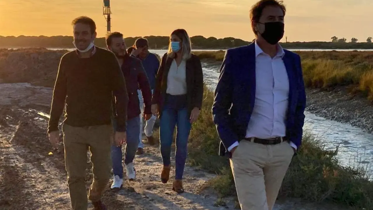 Benito Morillo por las inmediaciones del r&iacute;o Guadalquivir en Sanl&uacute;car. - Vox.
