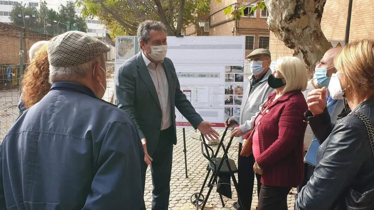 El Ayuntamiento mejora los carriles bici y las calzadas de Reina Mercedes