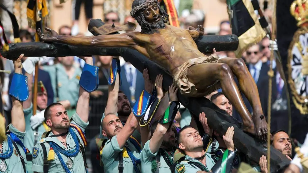 La Legi&oacute;n, en el traslado del Cristo de Mena, en M&aacute;laga, en una imagen de archivo | AI