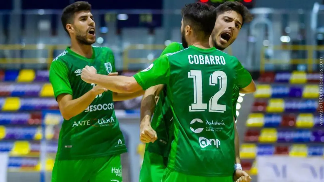Celebraci&oacute;n del gol del empate. - UMA Antequera