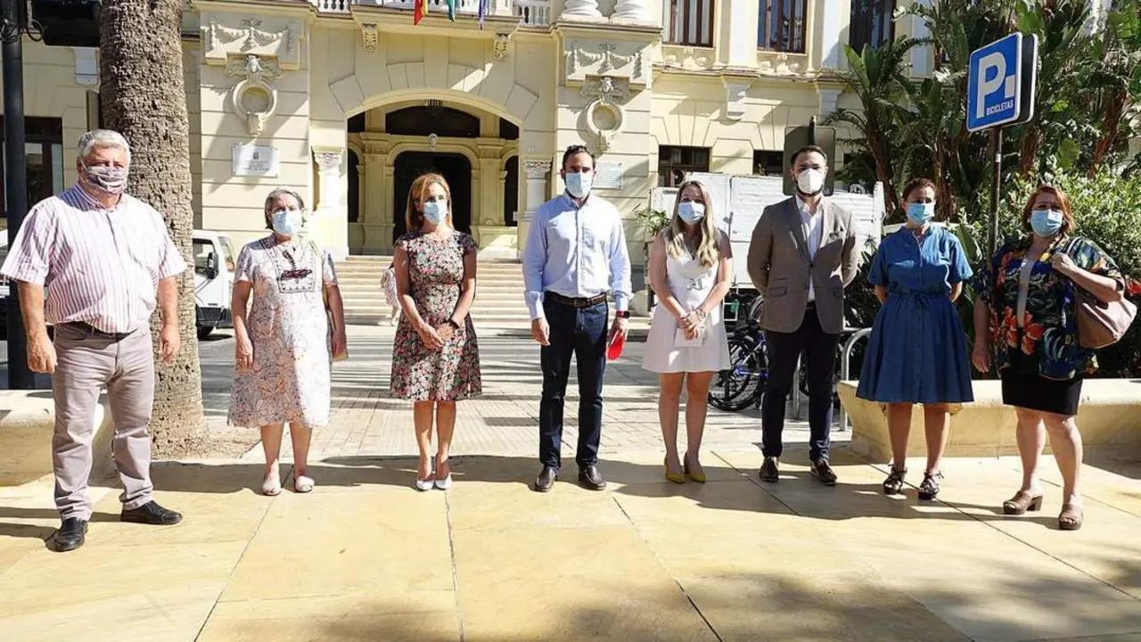 P&eacute;rez con el grupo municipal del socialista. - PSOE de M&aacute;laga
