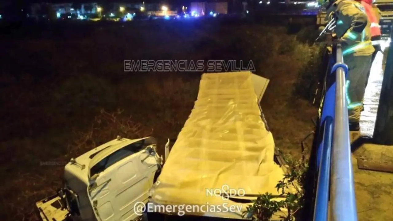 Accidente de tr&aacute;fico en la SE-30. - EMERGENCIAS