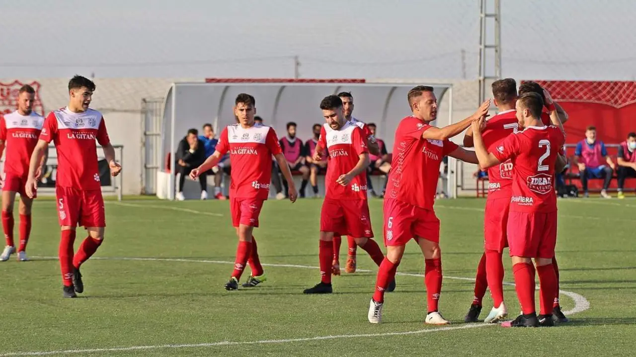 Los jugadores de la UD Algaida celebran uno de los goles ante el Recreativo Portuense - Muala