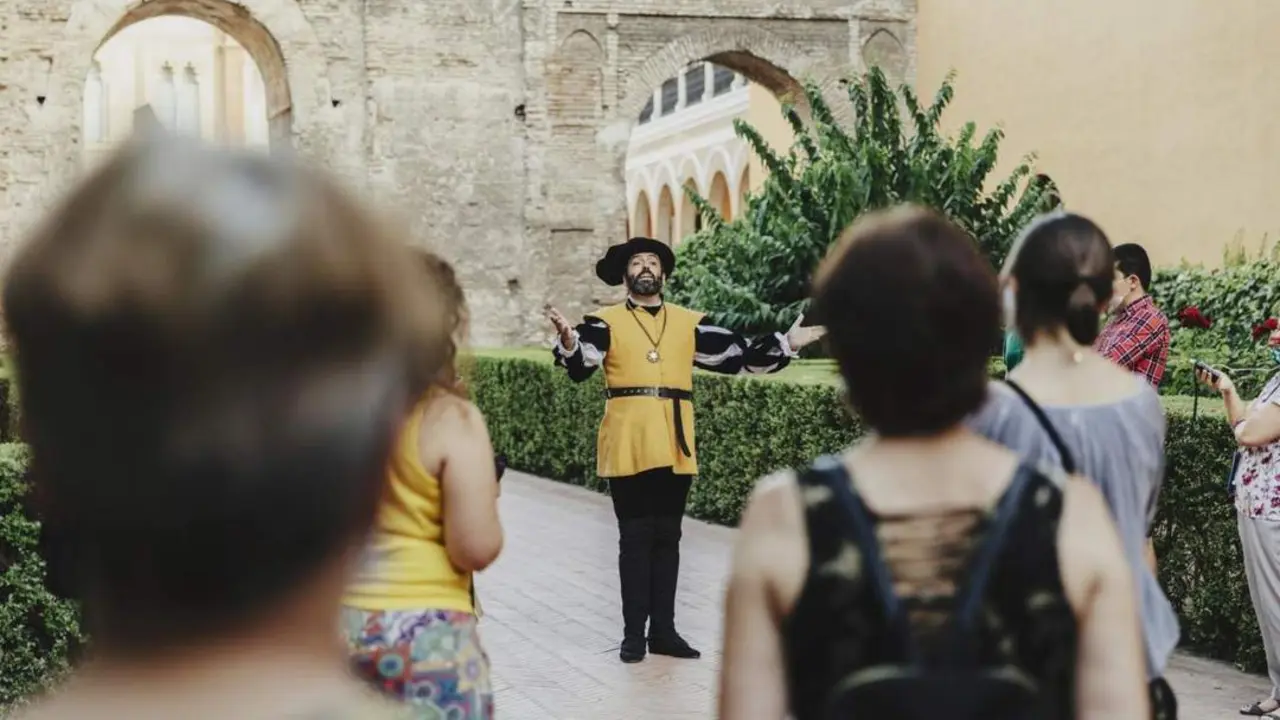 Visitas teatralizadas al Alc&aacute;zar. - AYTO