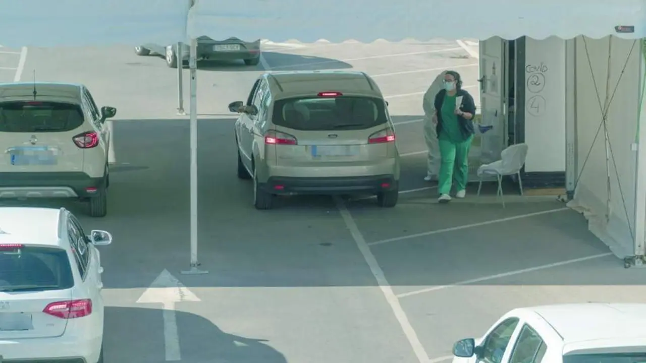 El autocovid instalado en el Hospital de Jerez - Rafael Dom&iacute;nguez