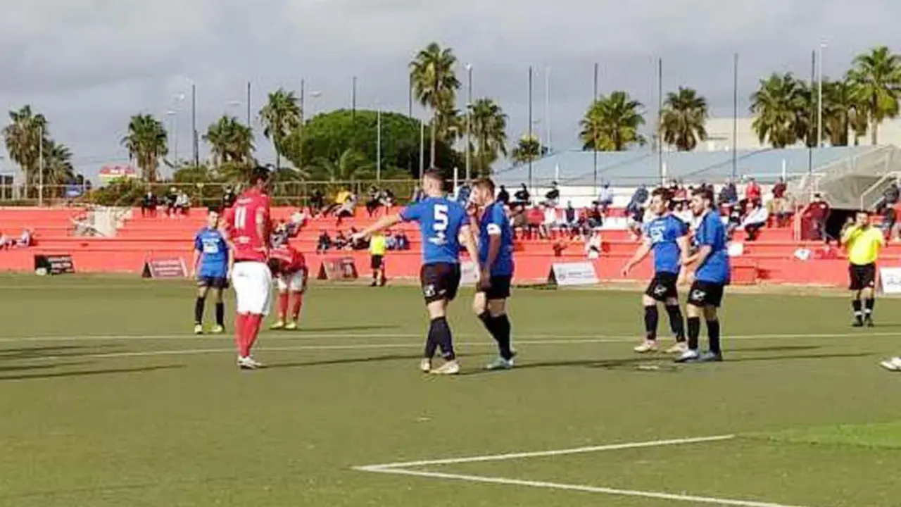 La Divina Pastora en labores defensivas - Racing Portuense