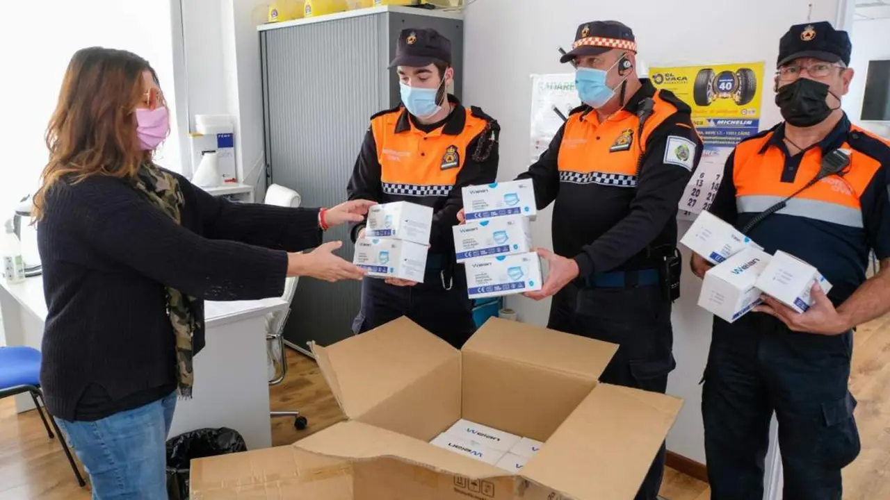 Entrega de mascarillas. - AI