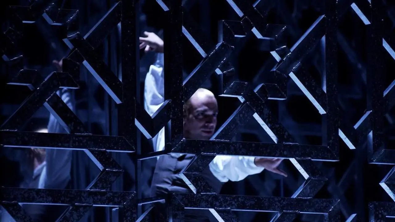 El flamenco se mantiene encerrado en su propio mundo. - A. Atienza