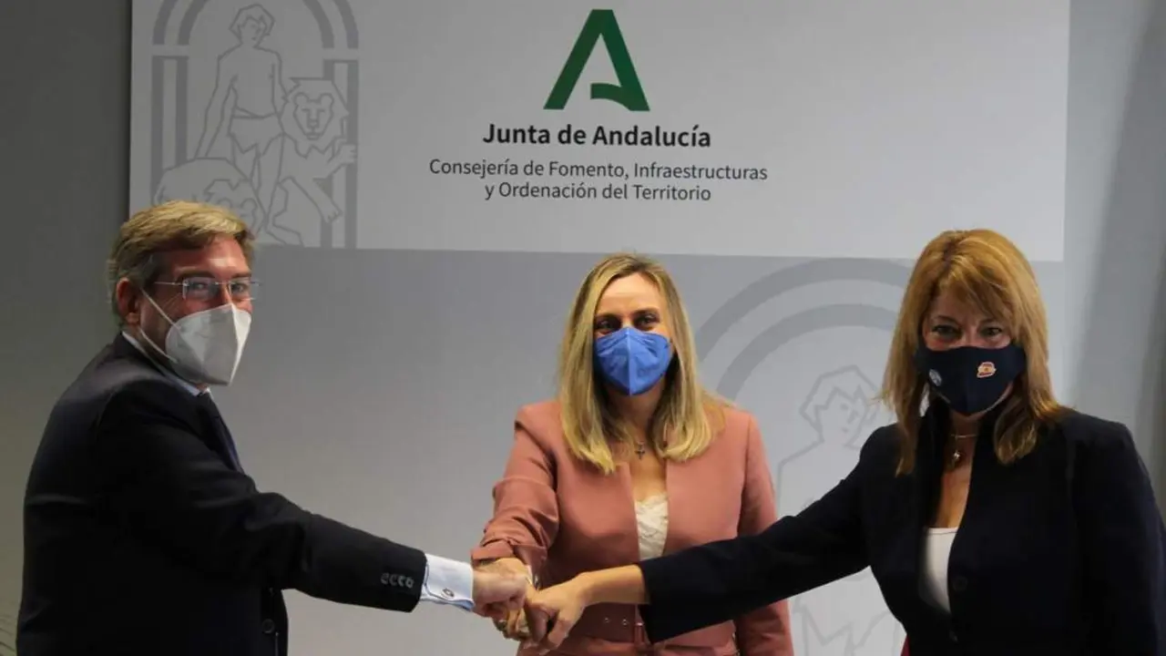 Firma del protocolo entre la Junta y los puertos de Huelva y Sevilla. - VH