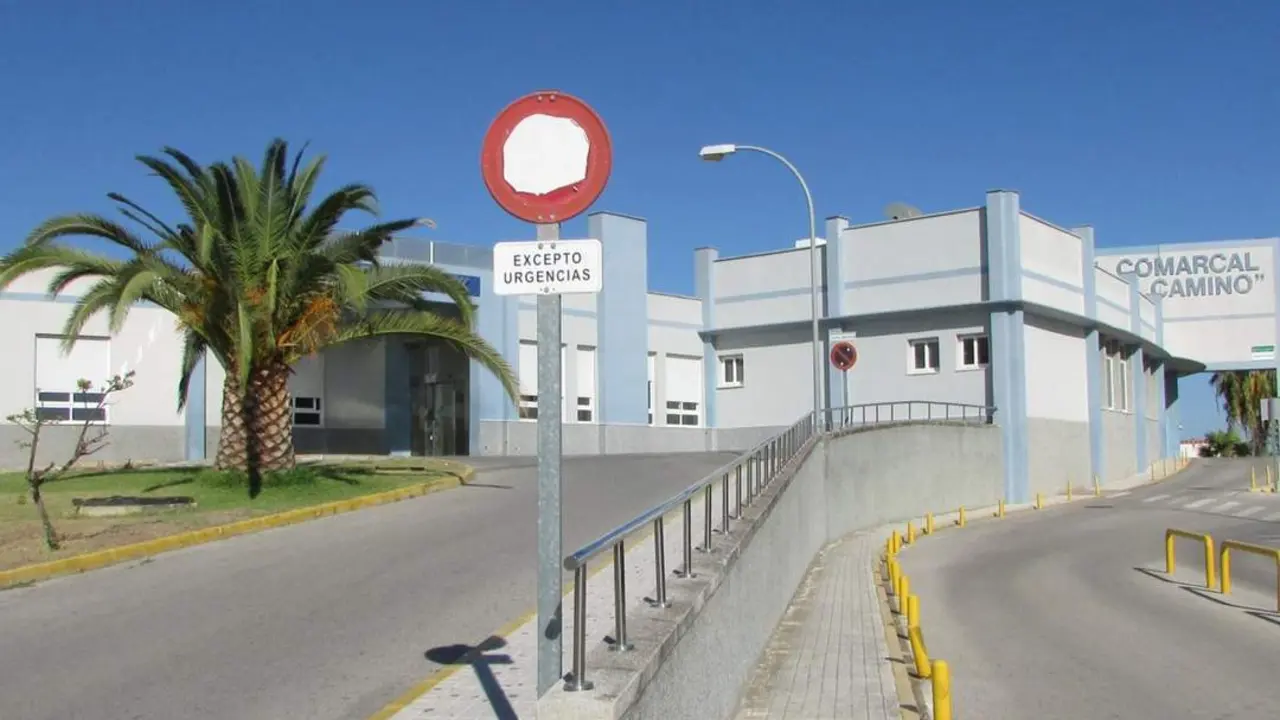 Entrada principal del Hospital Virgen del Camino de Sanl&uacute;car - Ra&uacute;l J. Bustillos