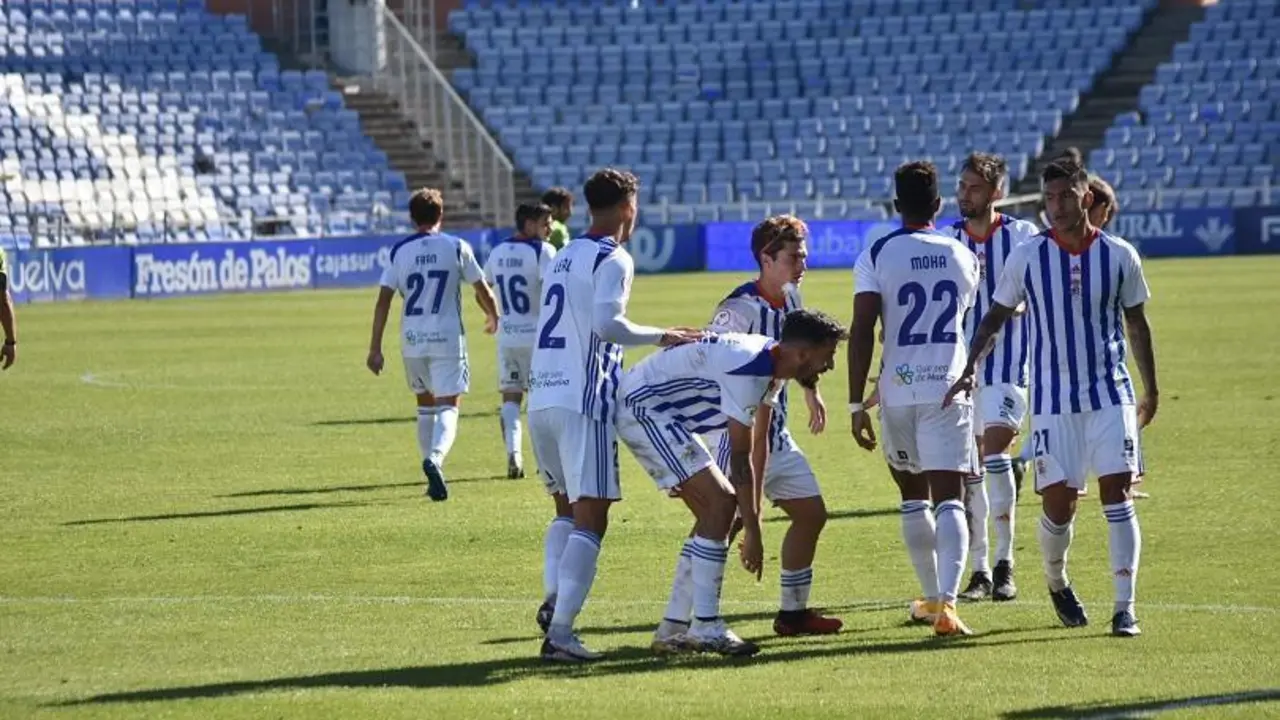 Alberto Quiles celebra con sus compa&ntilde;eros el segundo gol. - TENOR