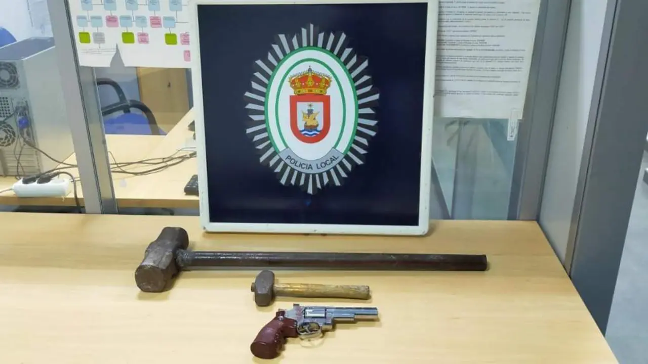 Material incautado por la Polic&iacute;a Local de Sanl&uacute;car. - Informaci&oacute;n.