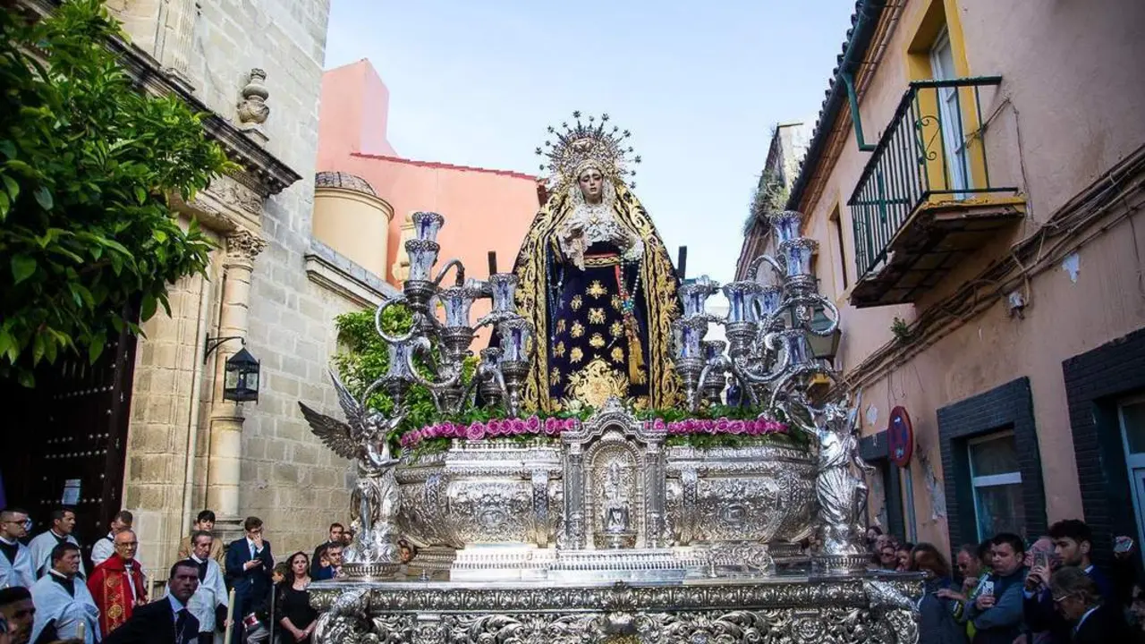 Nuestra Se&ntilde;ora de Loreto, saliendo de San Pedro.  - Cristo Garc&iacute;a