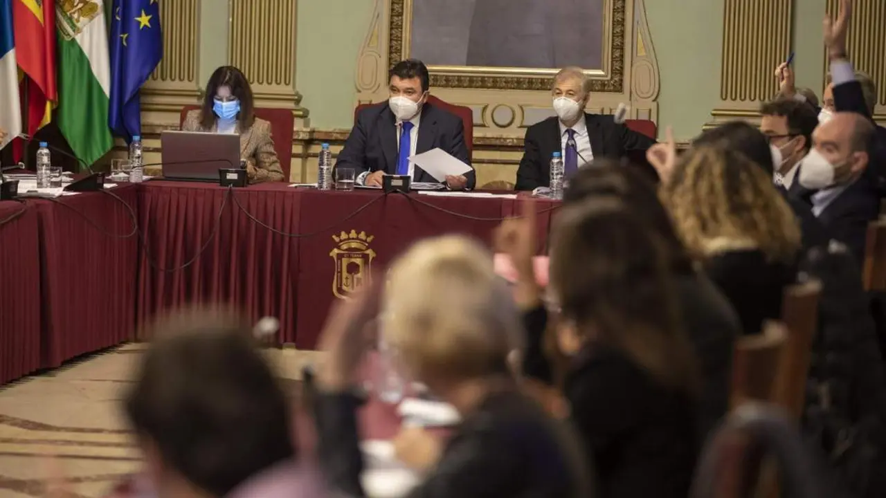 Pleno en el Ayuntamiento de Huelva. - VH