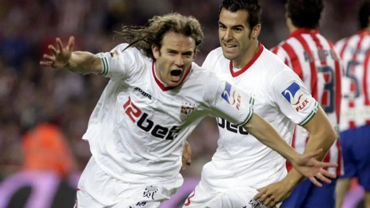 Diego Capel, exfutbolista del Sevilla FC, celebra su gol en la final de Copa del Rey ante el Atl&eacute;tico de Madrid. - efe