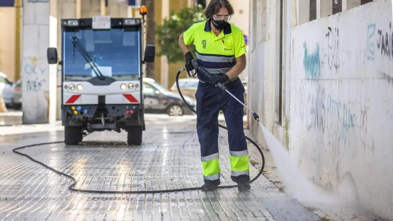 Limpieza de las calles de Huelva. - VH