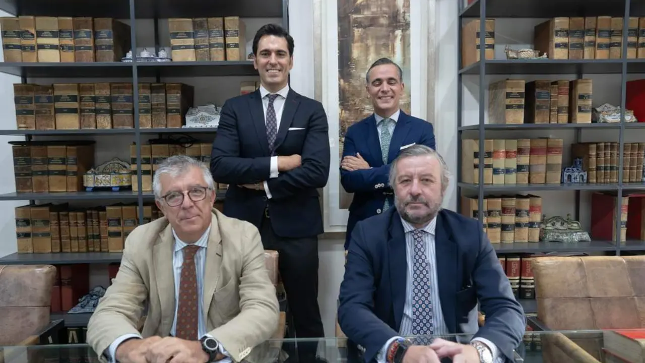 Juan Luis Pav&oacute;n con el resto de directivos de Nertis ETL Global. - Nertis