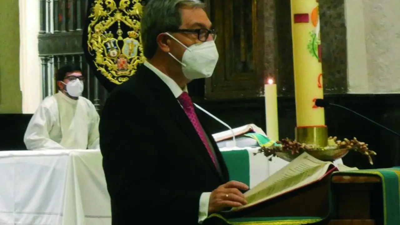 Francisco Sierra Cubero tomando posesi&oacute;n como presidente de la Agrupaci&oacute;n de Cofrad&iacute;as de Ja&eacute;n. - Viva Ja&eacute;n.