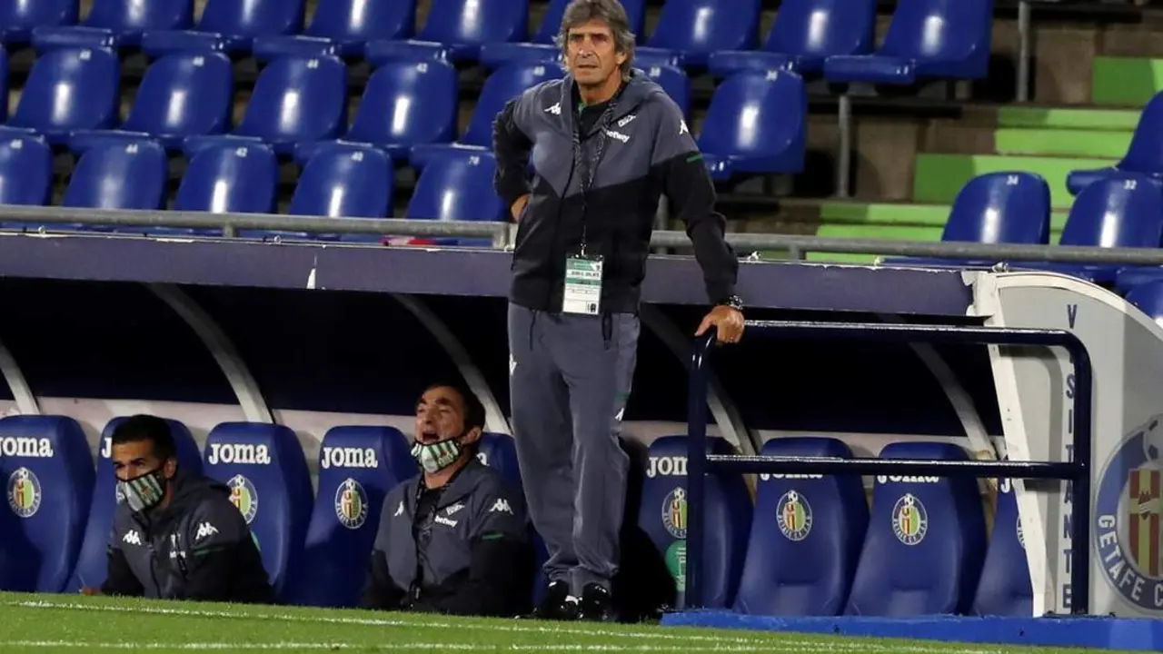 El entrenador del Real Betis, Manuel Pellegrini, durante un partido. - efe