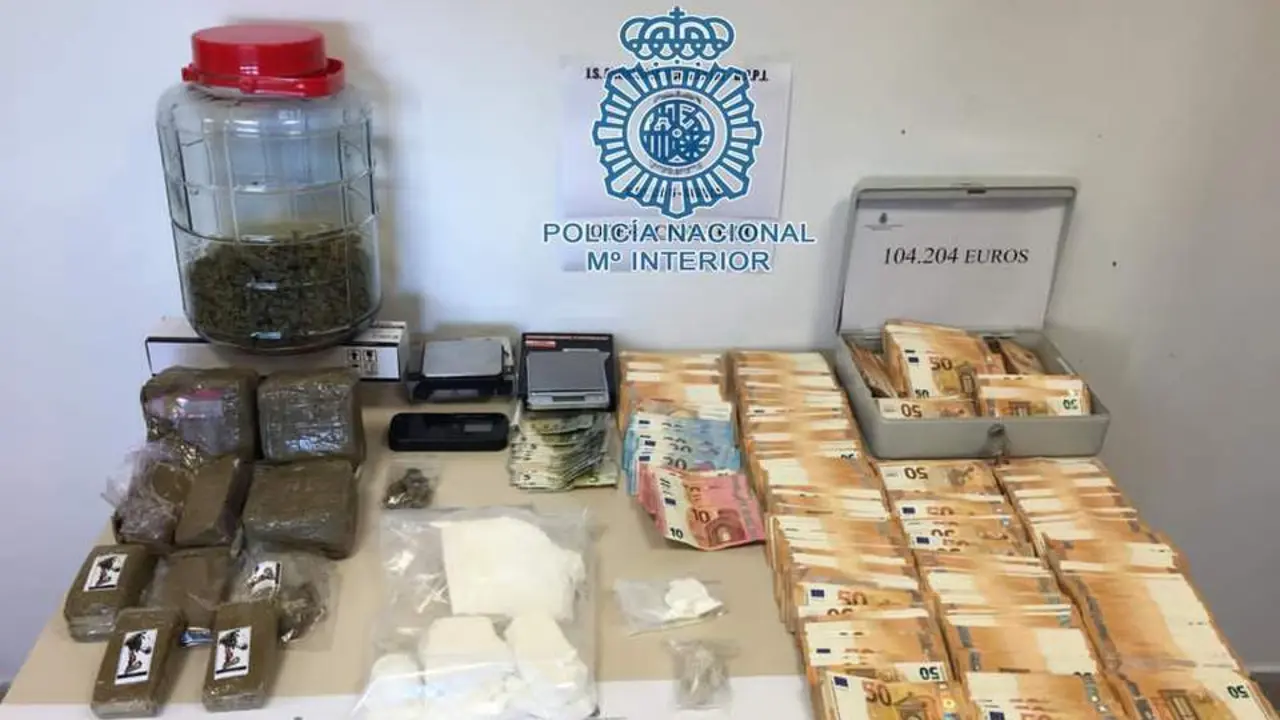 Material incautado en la operaci&oacute;n de la Polic&iacute;a Nacional. - PN