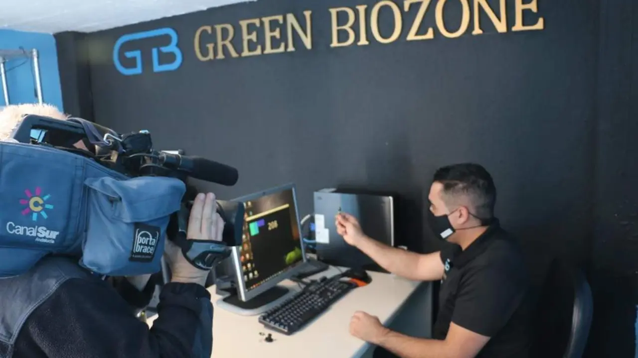 La empresa muestra el funcionamiento de la c&aacute;mara. - GREEN BIOZONE
