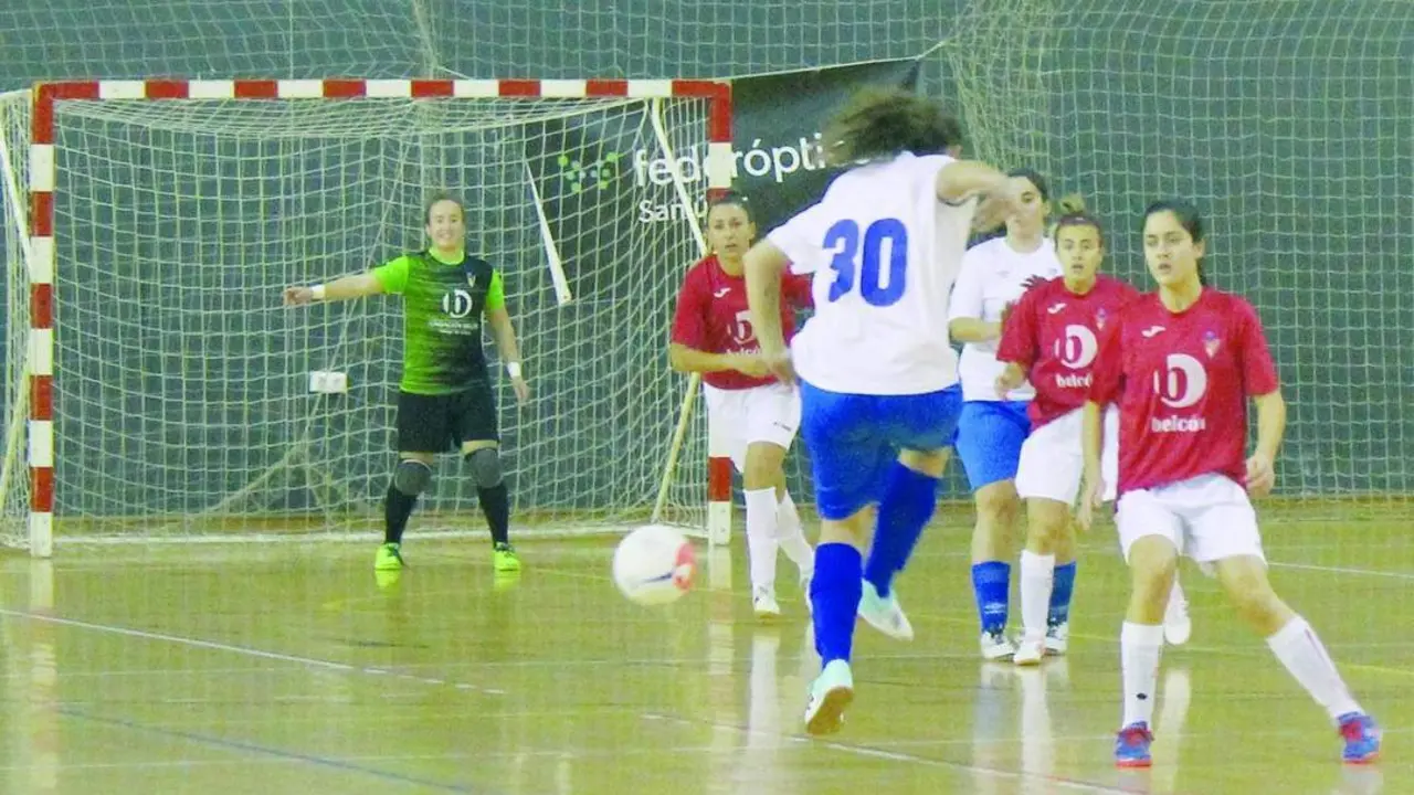 Sandra, Lorena, Juli y Patricia defendiendo ante el Santa Fe - Ra&uacute;l J. Bustillos