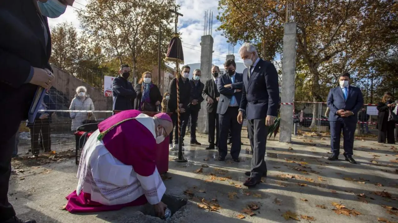 Primera piedra del templo de Cristo Sacerdote. - VH