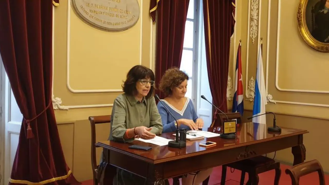 La concejala de Ciudadanos, Carmen Fidalgo (izquierda) - Ciudadanos