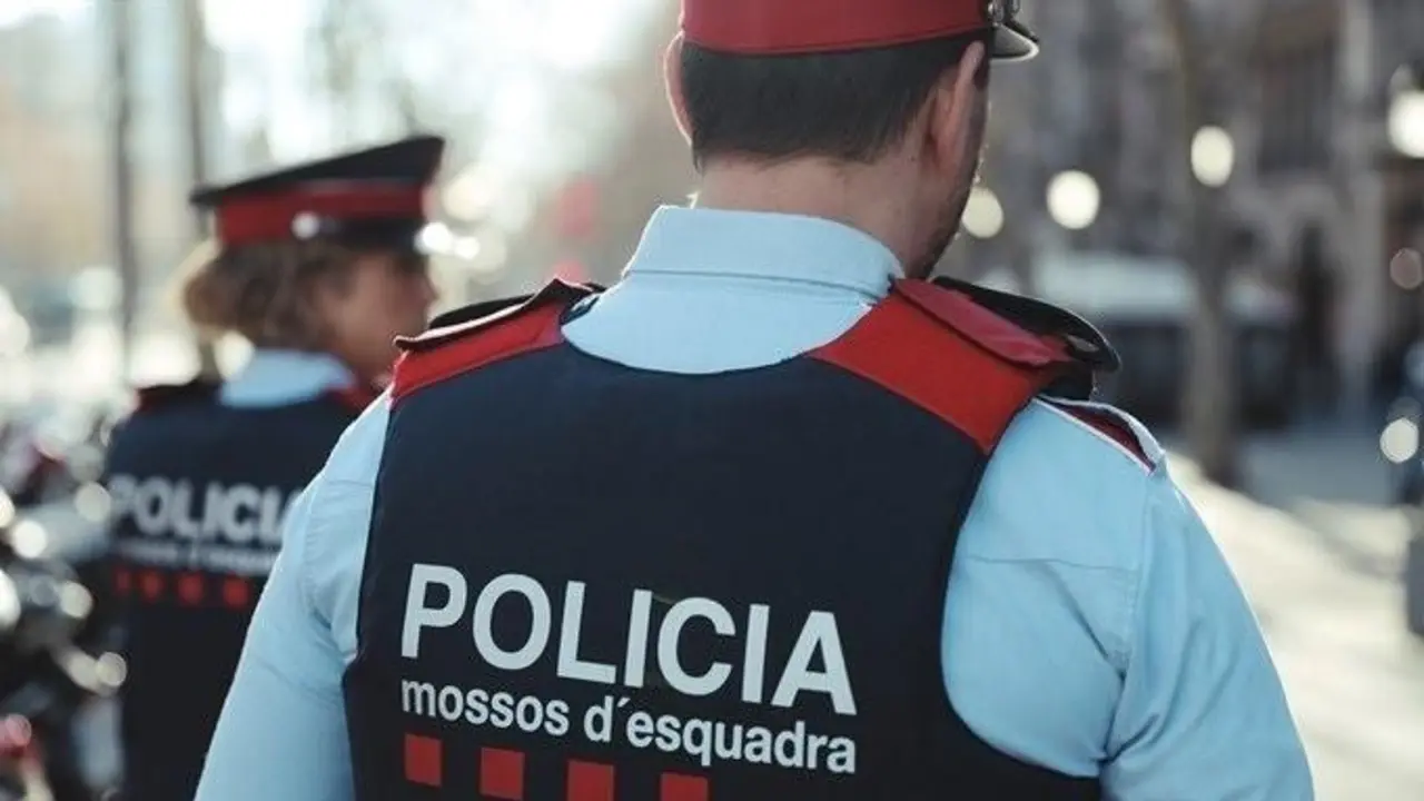 Agentes de patrulla de los Mossos. - Europa Press