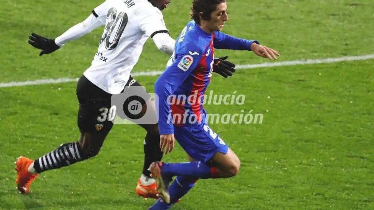 Bryan Gil durante un partido del Eibar. - efe