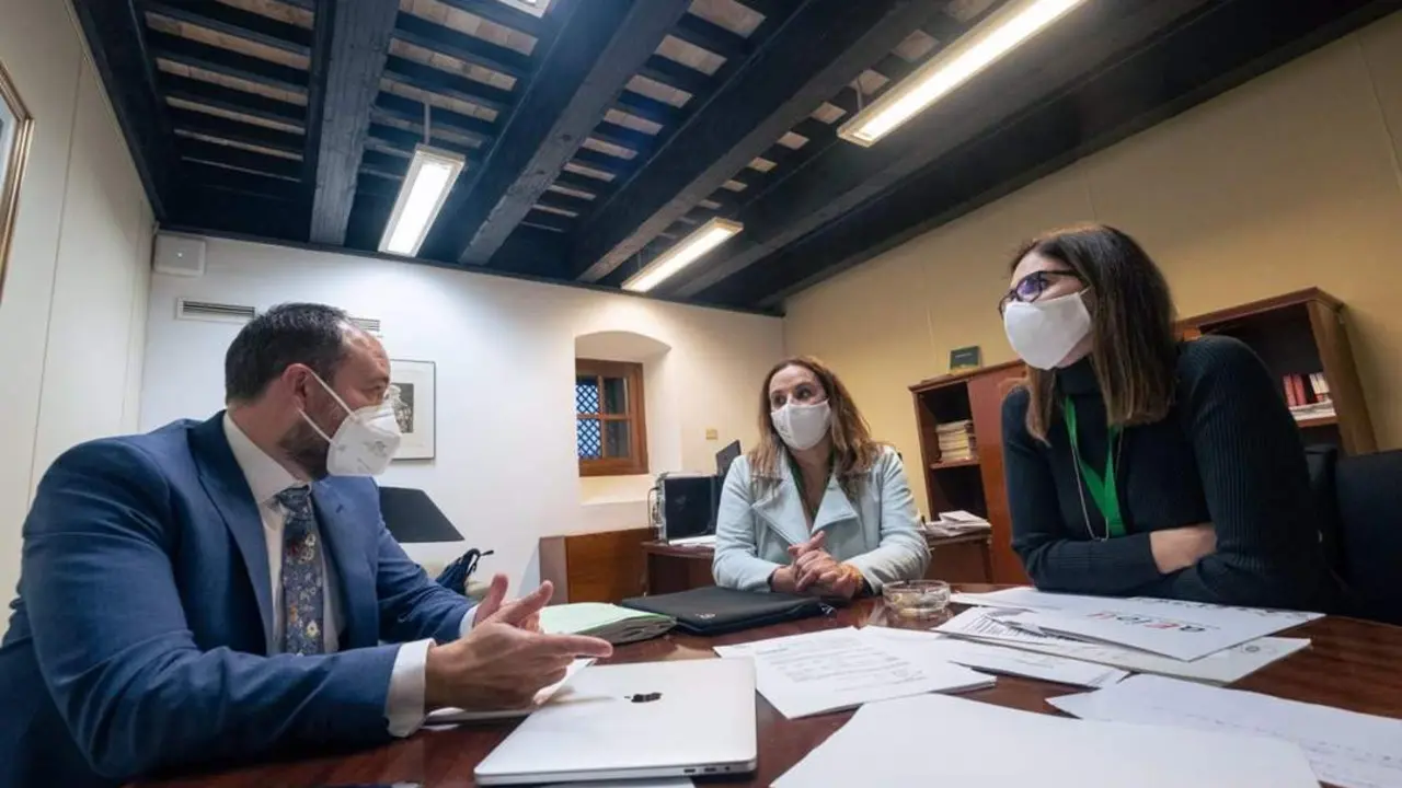 Reuni&oacute;n entre Ram&oacute;n Herrera y centros de educaci&oacute;n infantil no p&uacute;blicos. - PP