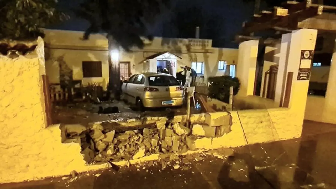 El estado de la valla de la pizzer&iacute;a. - A.I.