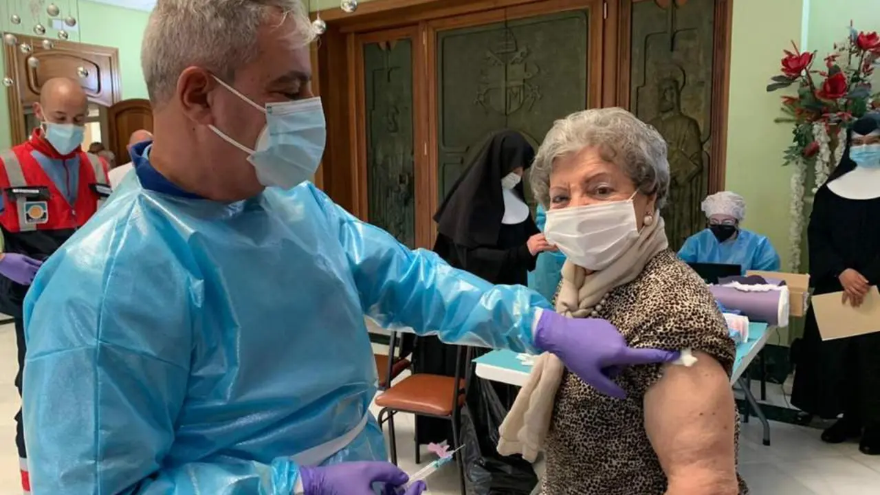 Emilia, la primera vacunada en Huelva. - VH
